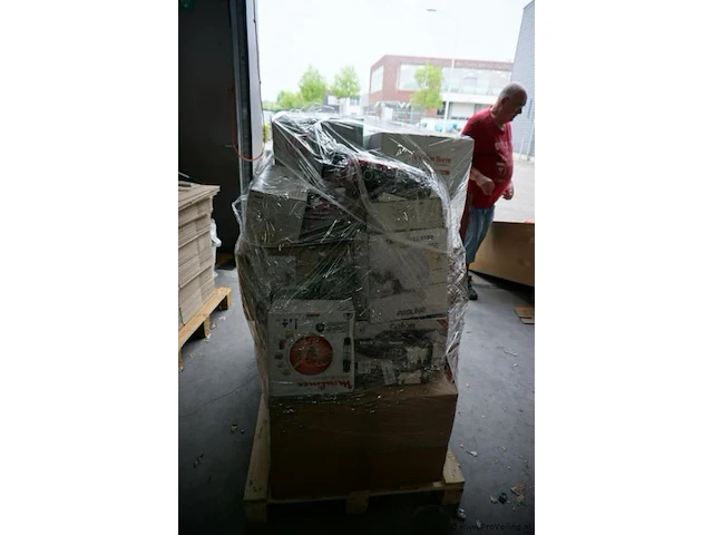 Pallet ongecontroleerde retourgoederen - afbeelding 3 van  5