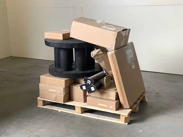Pallet retourgoederen - afbeelding 1 van  9