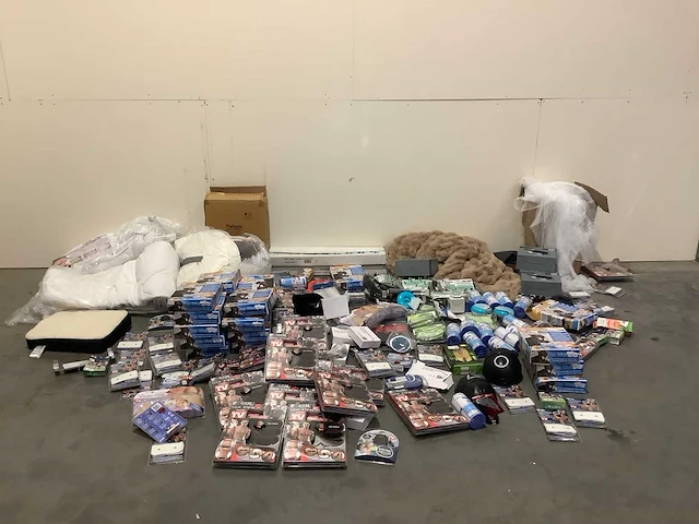 Pallet retourgoederen - afbeelding 1 van  15
