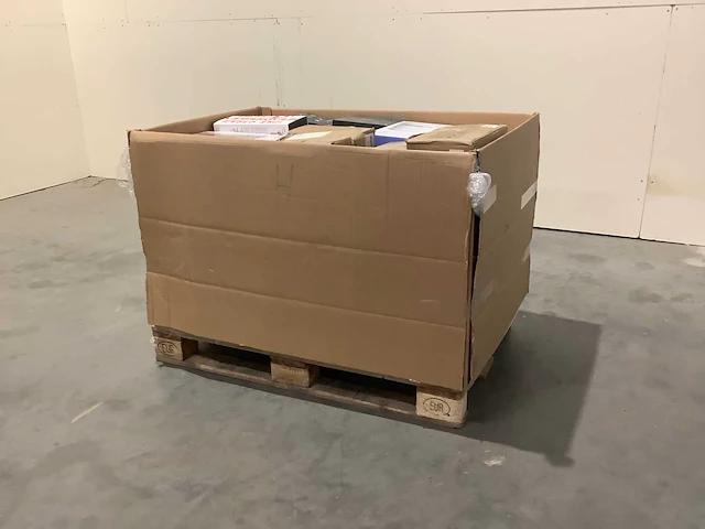 Pallet retourgoederen - afbeelding 2 van  4
