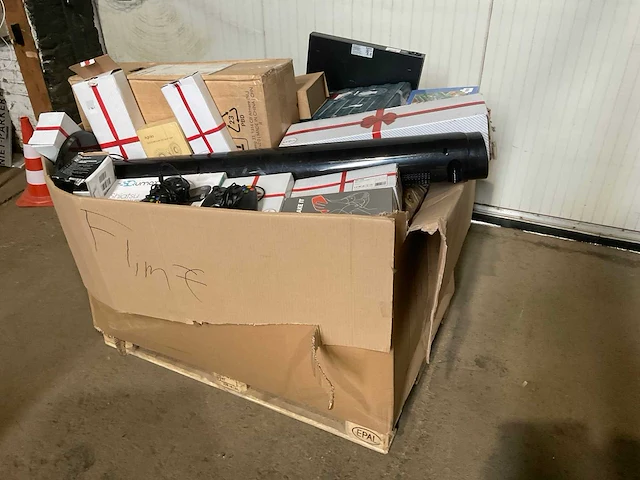 Pallet retourgoederen - afbeelding 1 van  27