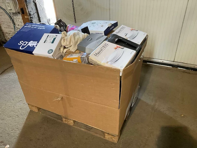 Pallet retourgoederen - afbeelding 1 van  24