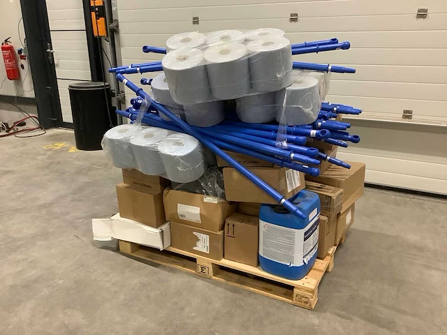 Pallet schoonmaak artikelen - afbeelding 1 van  9