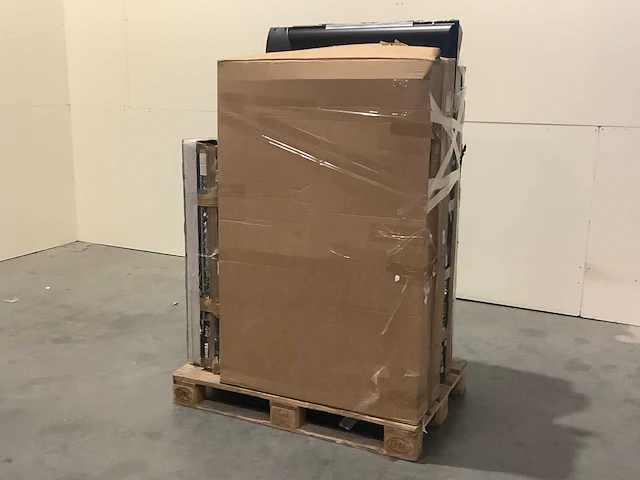 Pallet televisies retourgoederen - 8 items - afbeelding 1 van  7