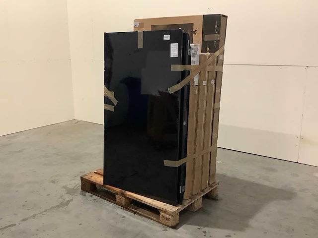 Pallet televisies retourgoederen - 8 items - afbeelding 1 van  9