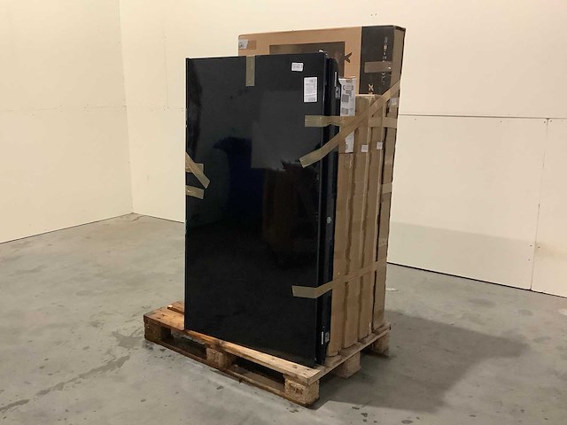 Pallet televisies retourgoederen - 8 items - afbeelding 1 van  9
