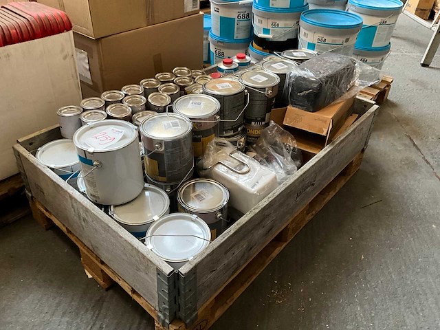 Pallet verf - afbeelding 1 van  9