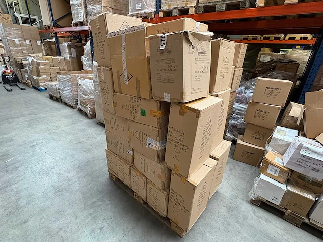 Pallet verjaardagskaarsen - afbeelding 1 van  4