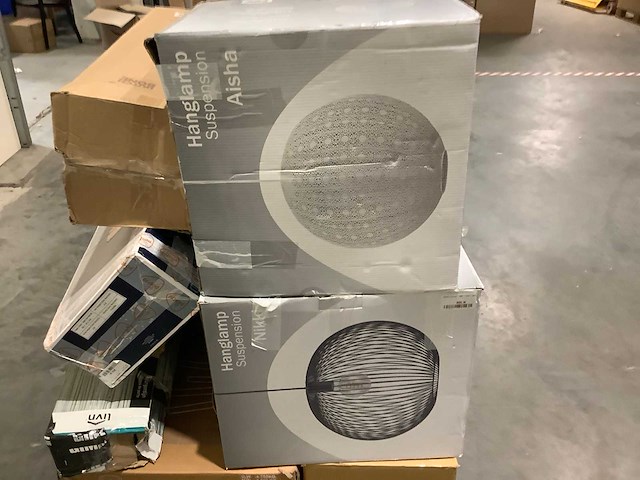 Pallet verlichting en kabels - afbeelding 8 van  9