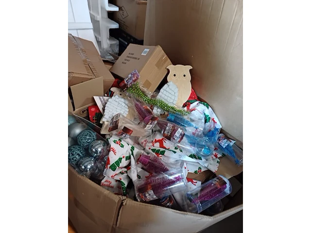 Pallet vol met decoratie en kerst inc pallet - afbeelding 10 van  11