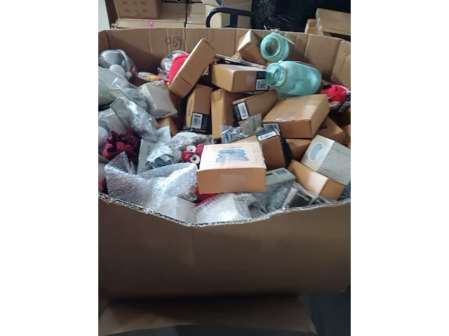 Pallet vol met decoratie en kerst inc pallet - afbeelding 11 van  11