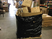 Pallet vol met huishoudelijke- en tuinartikelen. - afbeelding 2 van  4