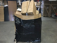 Pallet vol met huishoudelijke- en tuinartikelen. - afbeelding 3 van  4