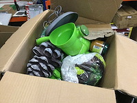 Pallet vol met huishoudelijke- tuinartikelen - afbeelding 5 van  6