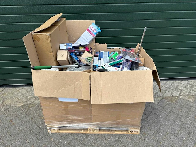 Palletbox bouwmarktartikelen - afbeelding 1 van  3