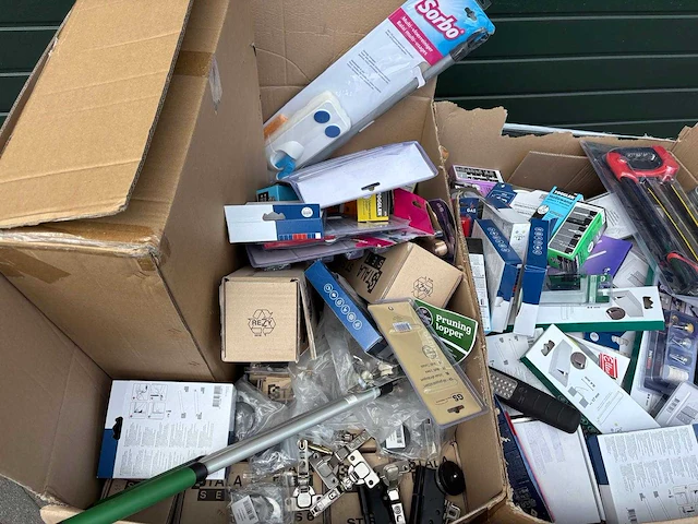 Palletbox bouwmarktartikelen - afbeelding 2 van  3