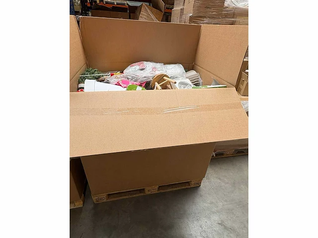 Palletbox magazijnopruiming - huis, tuin en keuken - afbeelding 1 van  2