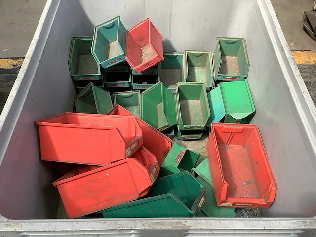 Palletbox met inhoud - afbeelding 2 van  4