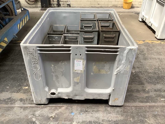 Palletbox met inhoud - afbeelding 1 van  6