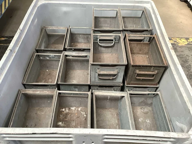 Palletbox met inhoud - afbeelding 2 van  6