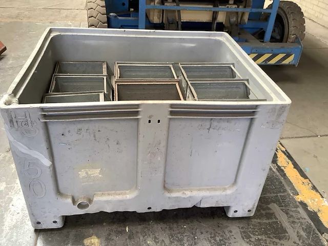 Palletbox met inhoud - afbeelding 3 van  6