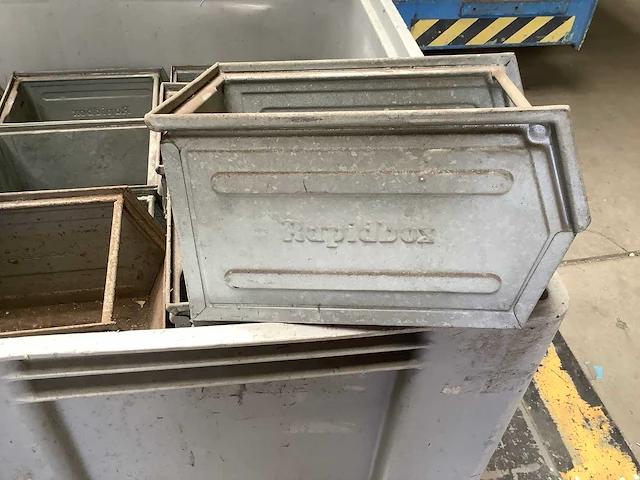 Palletbox met inhoud - afbeelding 4 van  6