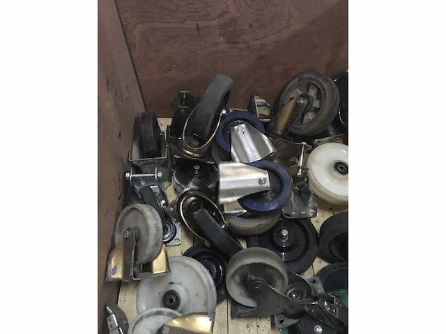 Palletbox met zwenkwielen - afbeelding 4 van  4