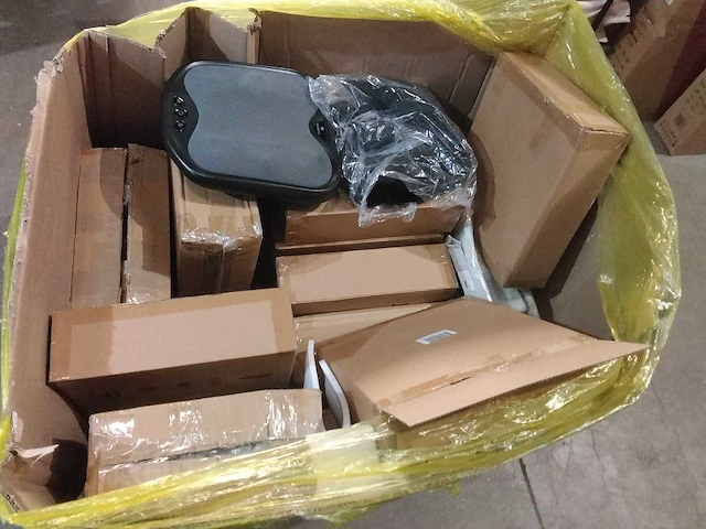 Palletbox vol met diverse artikelen. - afbeelding 1 van  5