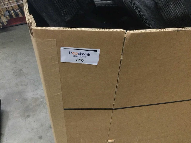 Palletdoos vol met hoezen. 2 soorten - afbeelding 2 van  2