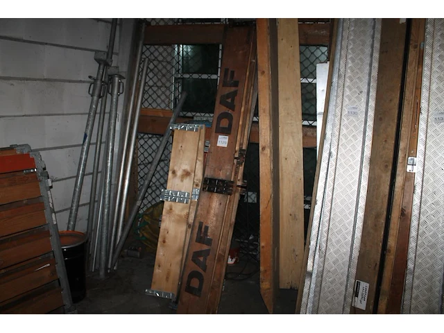 Palletopzetranden in div uitvoeringen, 14 stuks. - afbeelding 1 van  2