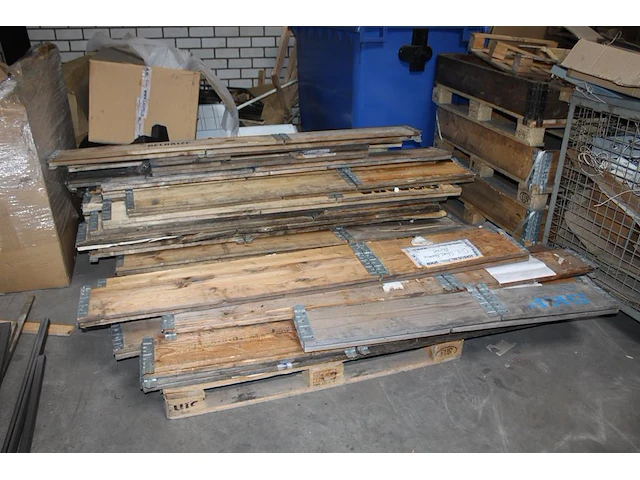 Pallets en opzetranden in diverse maten en uitvoeringen circa 40 pallets voornamelijk euro en circa 30 opze... - afbeelding 2 van  4