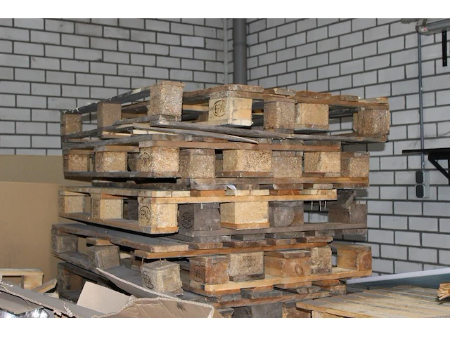 Pallets en opzetranden in diverse maten en uitvoeringen circa 40 pallets voornamelijk euro en circa 30 opze... - afbeelding 4 van  4