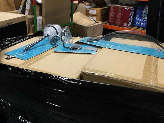Pallets met diverse sanitair artikelen (19x) - afbeelding 8 van  39