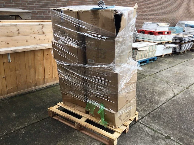 Pallets met diverse sanitair artikelen (19x) - afbeelding 1 van  39
