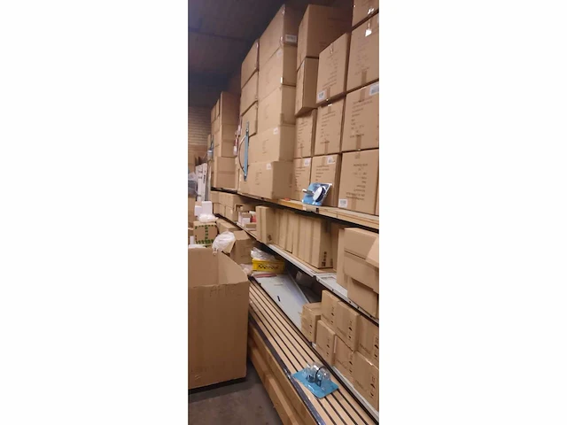 Pallets met diverse sanitair artikelen (19x) - afbeelding 31 van  39