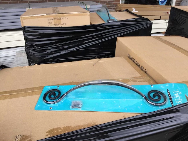 Pallets met diverse sanitair artikelen (19x) - afbeelding 37 van  39