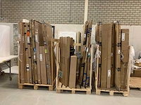 Pallets met douche- & badwanden. (3x) - afbeelding 1 van  9