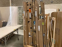 Pallets met douche- & badwanden. (3x) - afbeelding 2 van  9