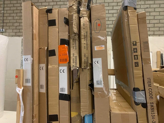 Pallets met douche- & badwanden. (3x) - afbeelding 3 van  9