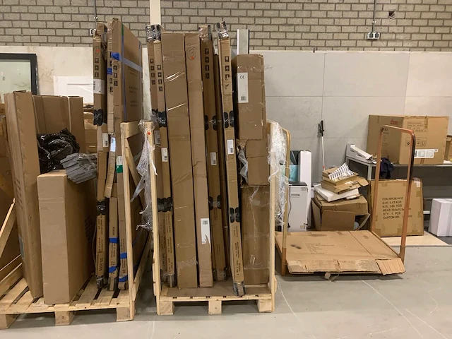 Pallets met douche- & badwanden. (3x) - afbeelding 6 van  9