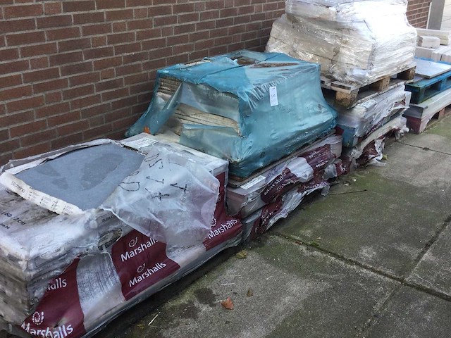 Pallets met keramische tuintegels (8x) - afbeelding 4 van  6