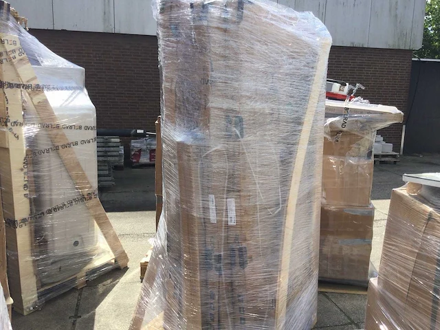 Pallets met sanitair (20x) - afbeelding 22 van  22