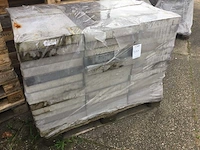 Pallets met tuintegels (8x) - afbeelding 1 van  7