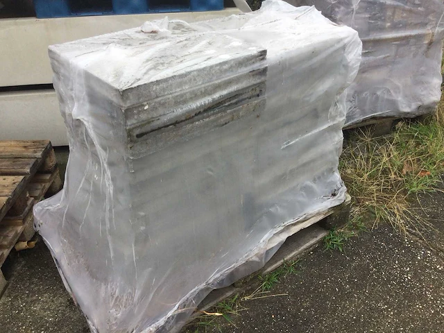 Pallets met tuintegels (8x) - afbeelding 2 van  7