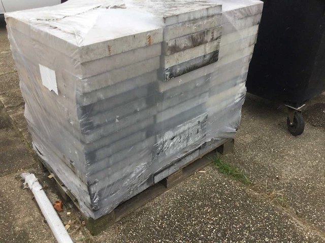 Pallets met tuintegels (8x) - afbeelding 3 van  7