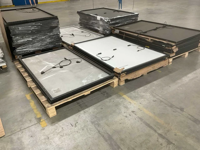 Pallets met zonnepaneel (6x) - afbeelding 1 van  17