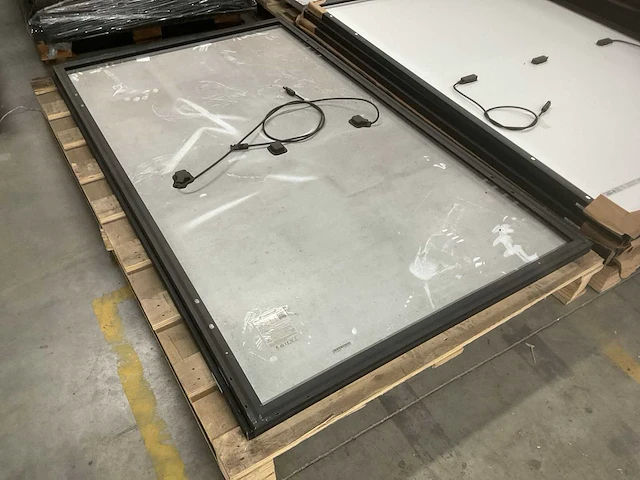 Pallets met zonnepaneel (6x) - afbeelding 13 van  17