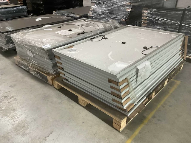 Pallets met zonnepanelen (2x) - afbeelding 2 van  7