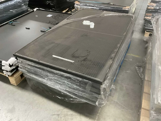 Pallets met zonnepanelen (4x) - afbeelding 2 van  11
