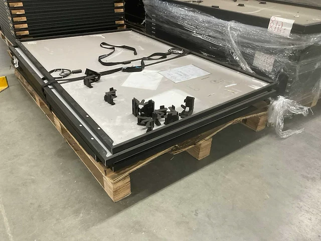 Pallets met zonnepanelen (4x) - afbeelding 6 van  11
